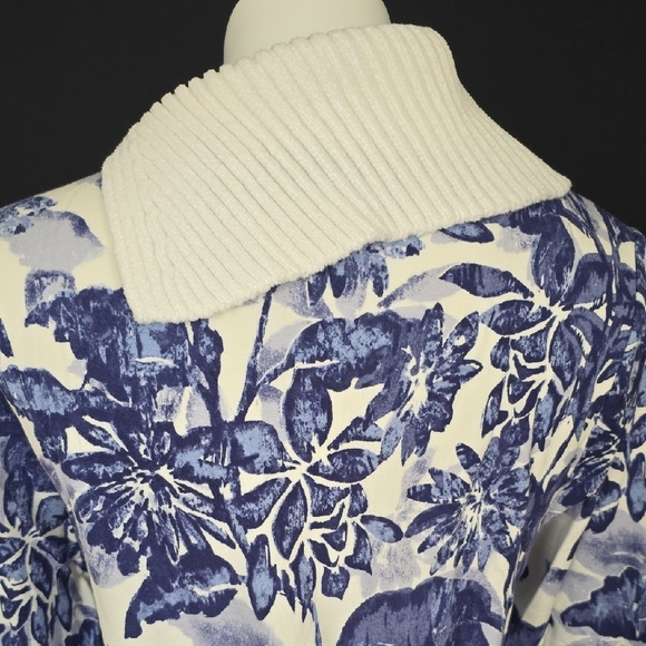 Chico's Indigo and Cream Floral Top - Picture 7 of 9